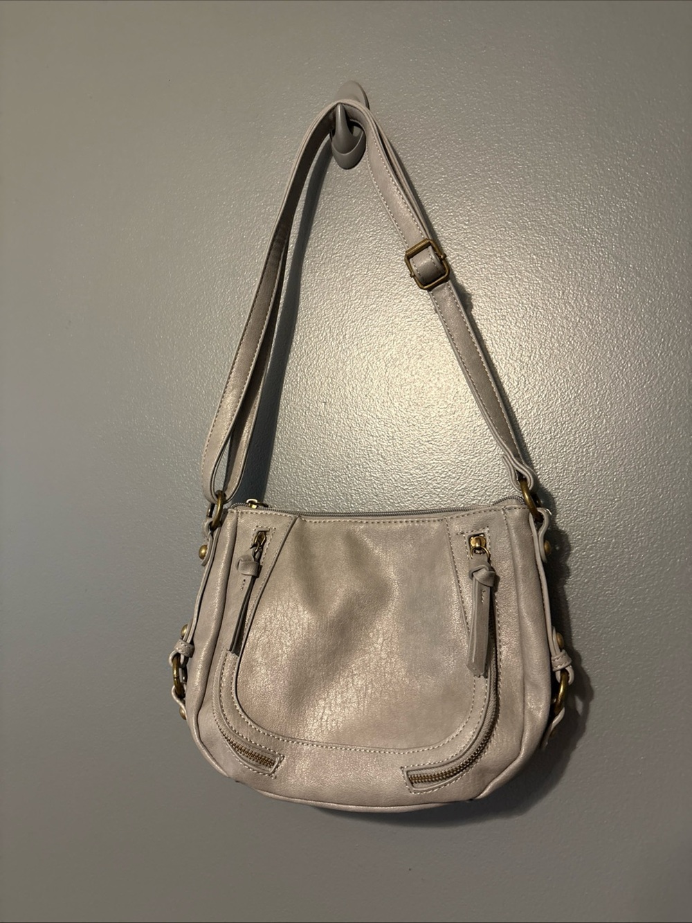 Bueno Shoulder Bag in Light Gray with Gold Hardware